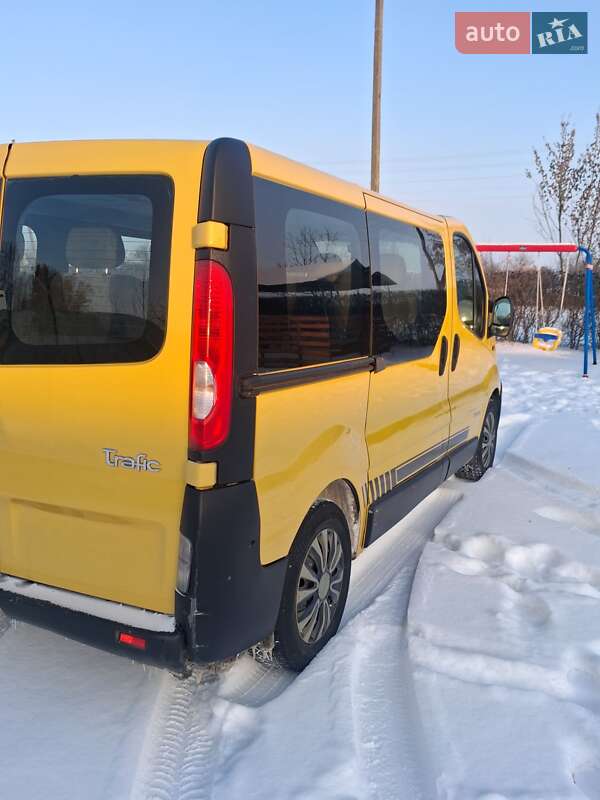 Минивэн Renault Trafic 2006 в Валках