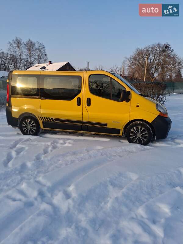 Минивэн Renault Trafic 2006 в Валках