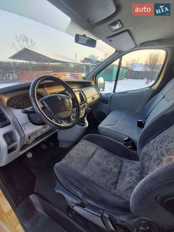 Минивэн Renault Trafic 2006 в Валках