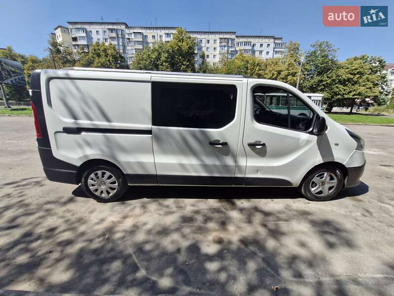 Грузопассажирский фургон Renault Trafic 2017 в Ровно