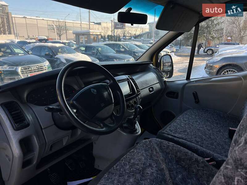 Мінівен Renault Trafic 2003 в Івано-Франківську