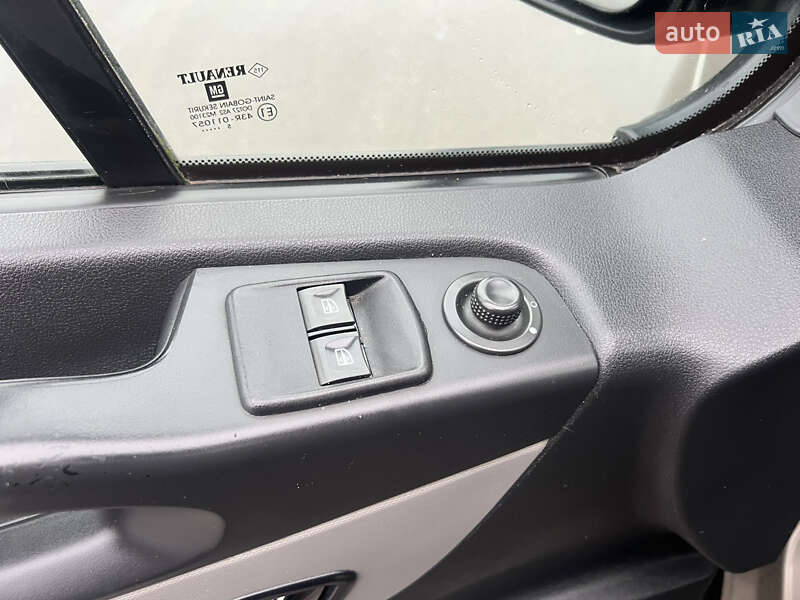Мінівен Renault Trafic 2015 в Києві фото 12 Мінівен Renault Trafic 2015 в Києві