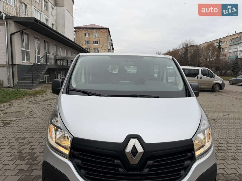 Грузопассажирский фургон Renault Trafic 2017 в Дубно