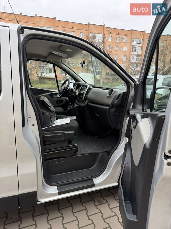 Грузопассажирский фургон Renault Trafic 2017 в Дубно