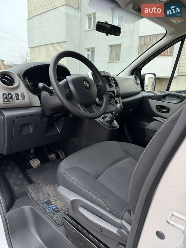 Грузопассажирский фургон Renault Trafic 2017 в Дубно