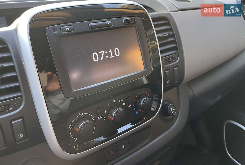 Вантажопасажирський фургон Renault Trafic 2018 в Києві