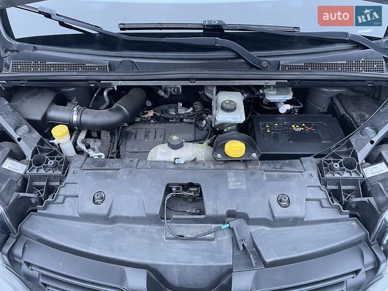 Вантажопасажирський фургон Renault Trafic 2018 в Києві