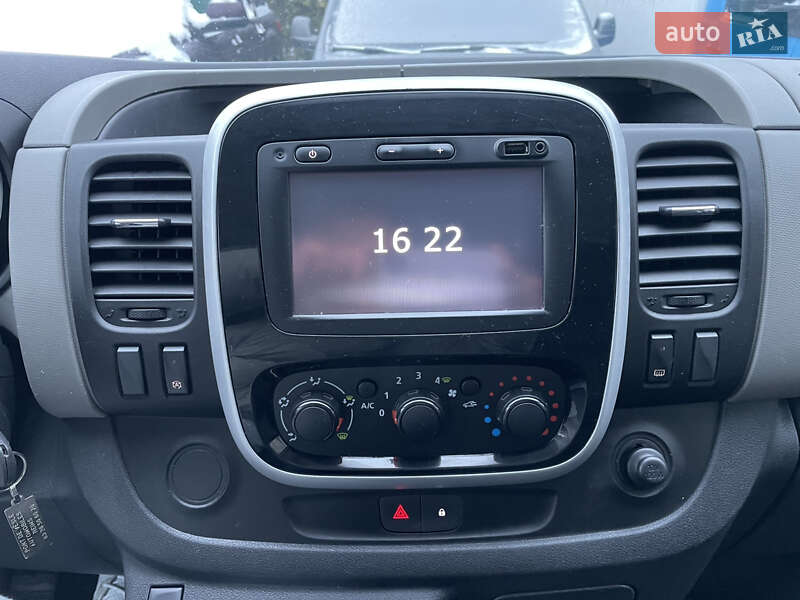 Вантажопасажирський фургон Renault Trafic 2018 в Києві