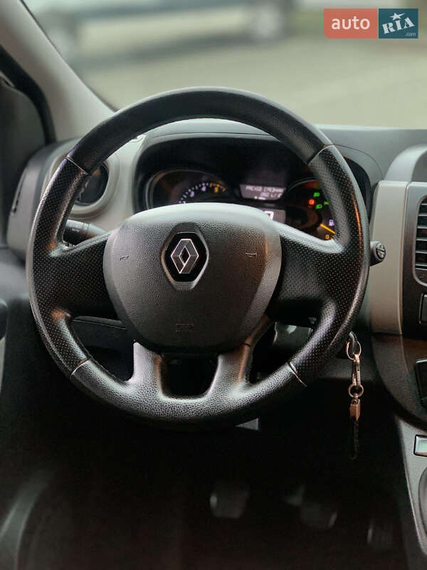 Мінівен Renault Trafic 2015 в Володимирі