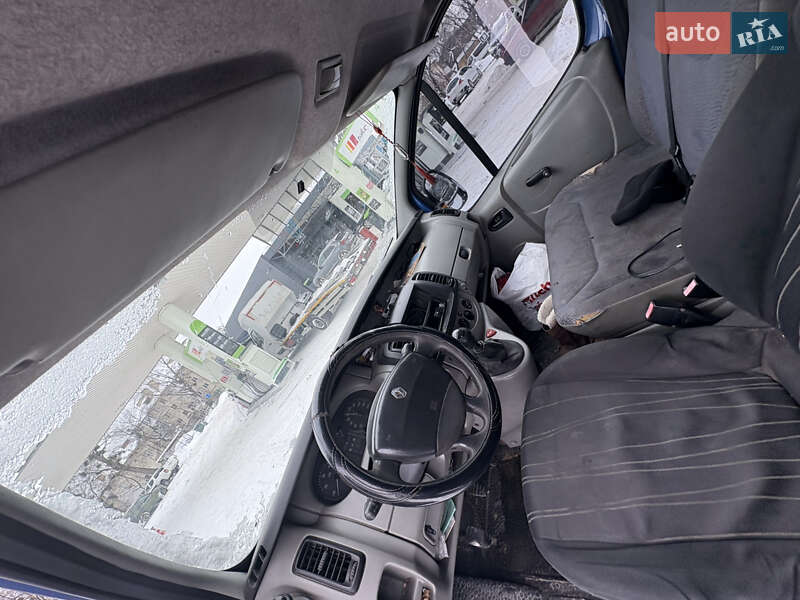 Вантажопасажирський фургон Renault Trafic 2002 в Стрию