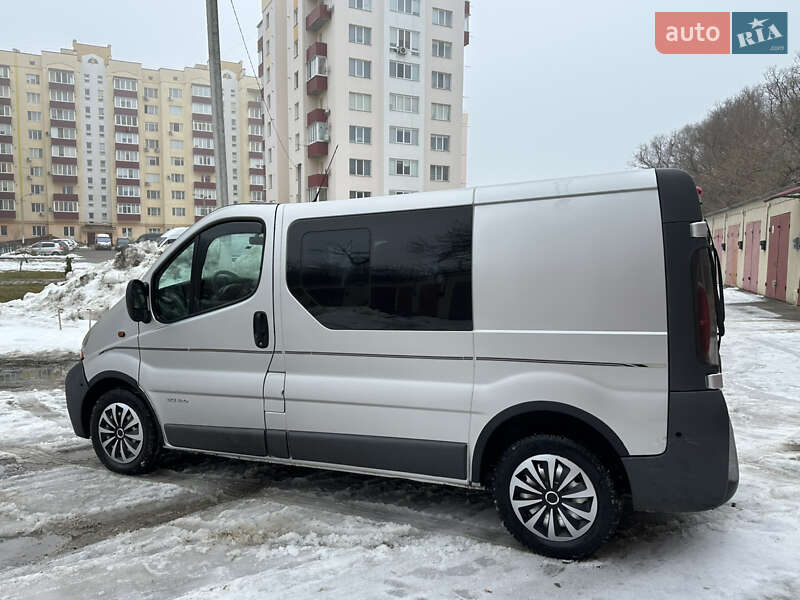 Мінівен Renault Trafic 2003 в Кам'янець-Подільському фото 4 Мінівен Renault Trafic 2003 в Кам'янець-Подільському