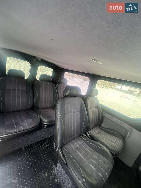 Минивэн Renault Trafic 2004 в Почаеве фото 12 Минивэн Renault Trafic 2004 в Почаеве