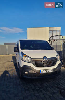 Вантажний фургон Renault Trafic 2017 в Мукачевому