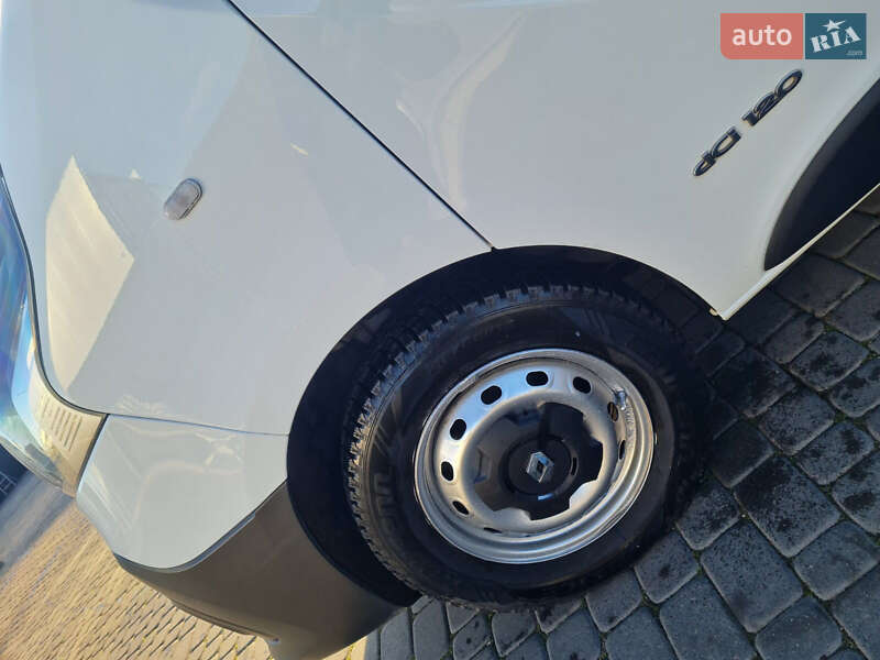 Вантажний фургон Renault Trafic 2017 в Мукачевому