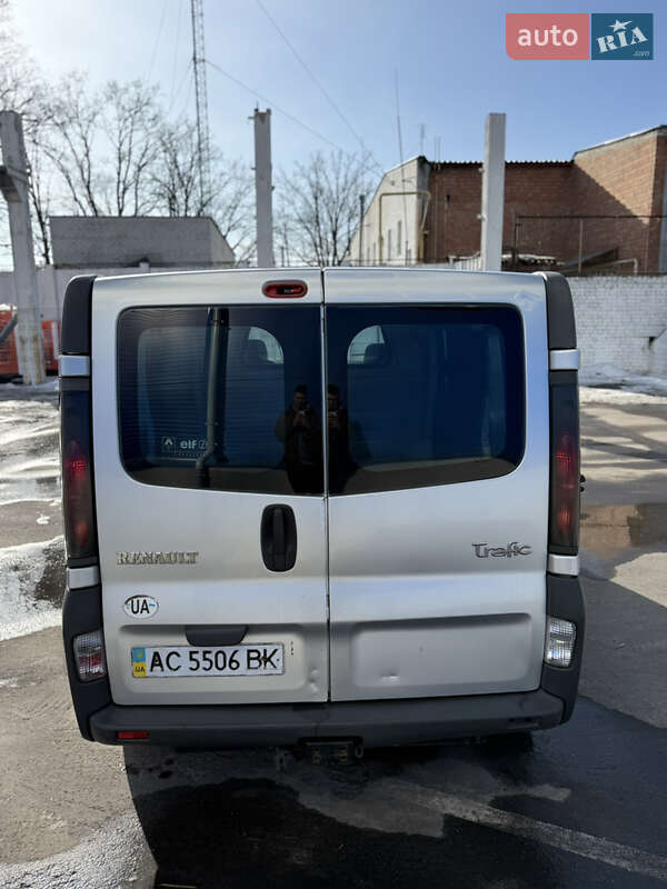 Вантажний фургон Renault Trafic 2006 в Києві
