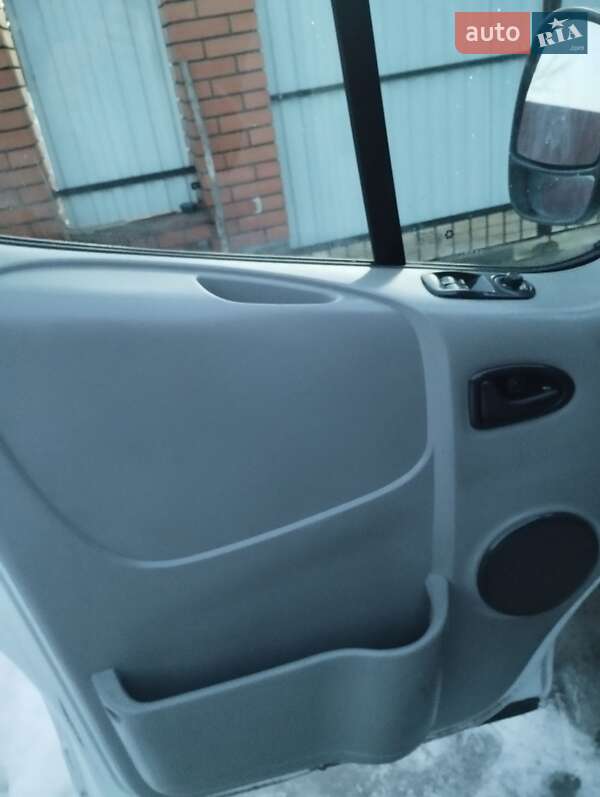 Мінівен Renault Trafic 2006 в Смілі фото 19 Мінівен Renault Trafic 2006 в Смілі