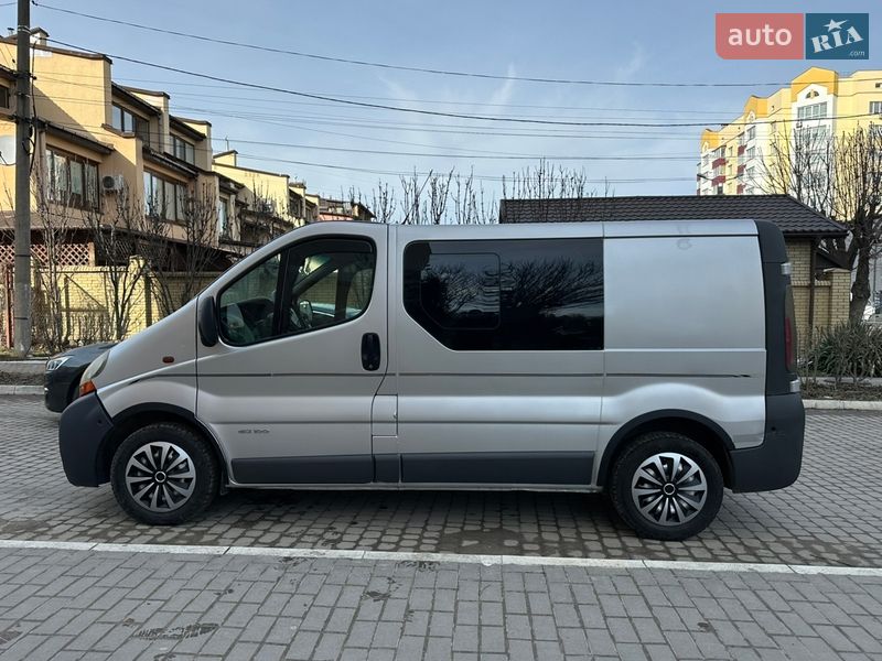 Грузопассажирский фургон Renault Trafic 2003 в Каменец-Подольском