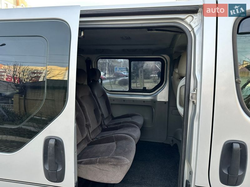 Грузопассажирский фургон Renault Trafic 2003 в Каменец-Подольском