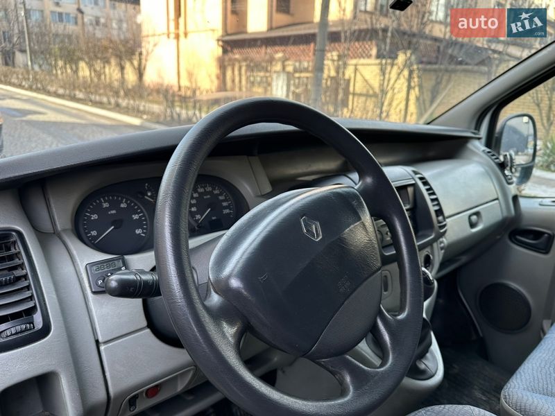 Грузопассажирский фургон Renault Trafic 2003 в Каменец-Подольском