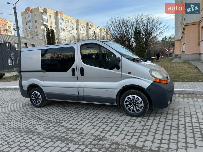 Грузопассажирский фургон Renault Trafic 2003 в Каменец-Подольском