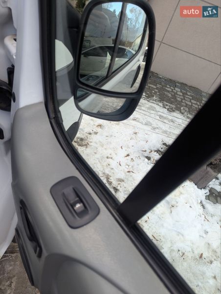 Грузопассажирский фургон Renault Trafic 2003 в Львове