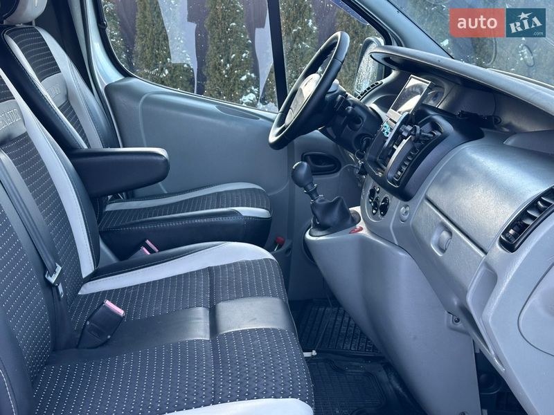 Минивэн Renault Trafic 2007 в Делятине