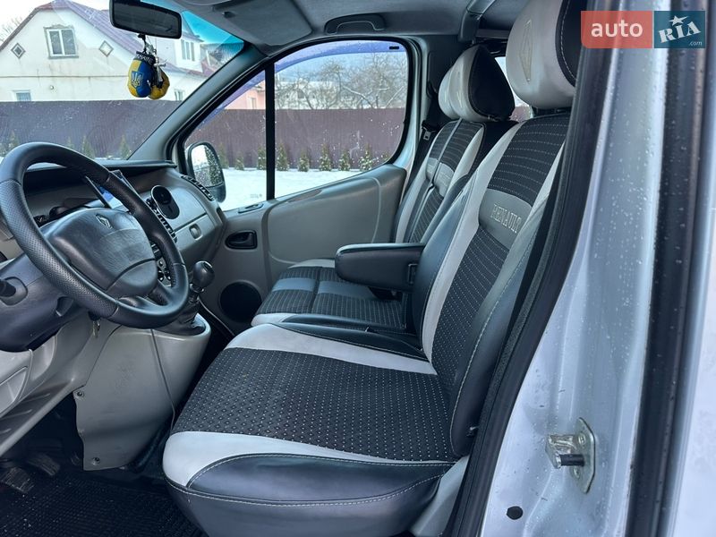 Минивэн Renault Trafic 2007 в Делятине