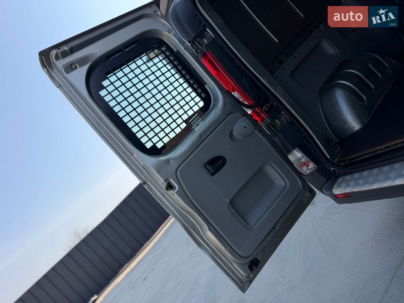 Вантажопасажирський фургон Renault Trafic 2012 в Дубні