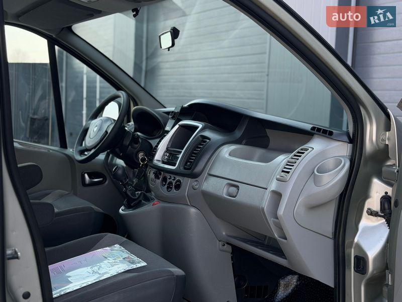 Вантажопасажирський фургон Renault Trafic 2012 в Дубні