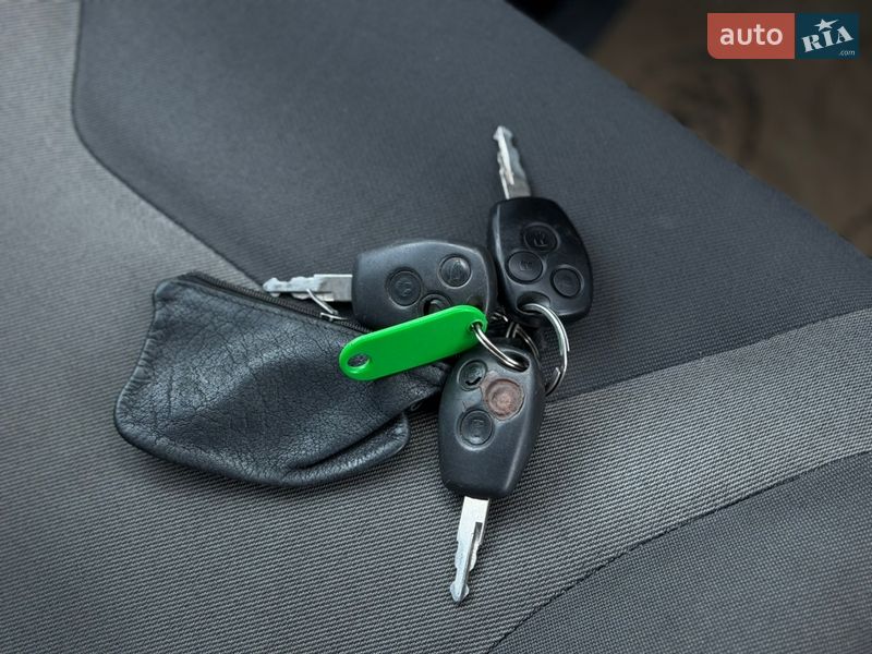 Вантажопасажирський фургон Renault Trafic 2012 в Дубні