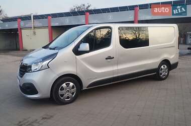 Вантажопасажирський фургон Renault Trafic 2017 в Дубні