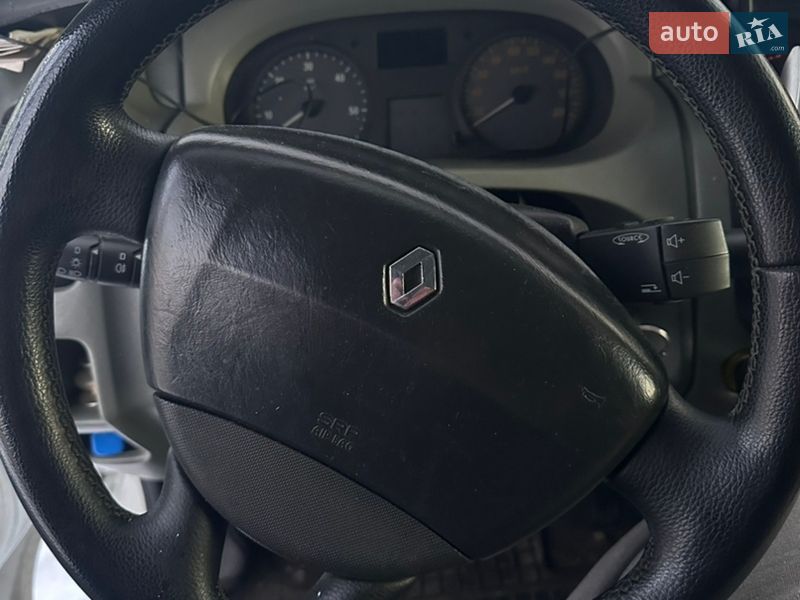 Мінівен Renault Trafic 2005 в Києві