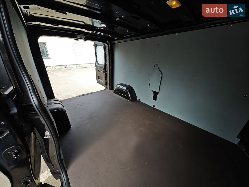 Вантажний фургон Renault Trafic 2020 в Дубні