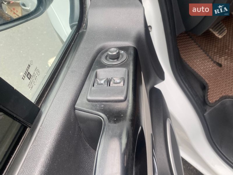 Мікроавтобус вантажний (до 3,5т) Renault Trafic 2015 в Білгороді-Дністровському