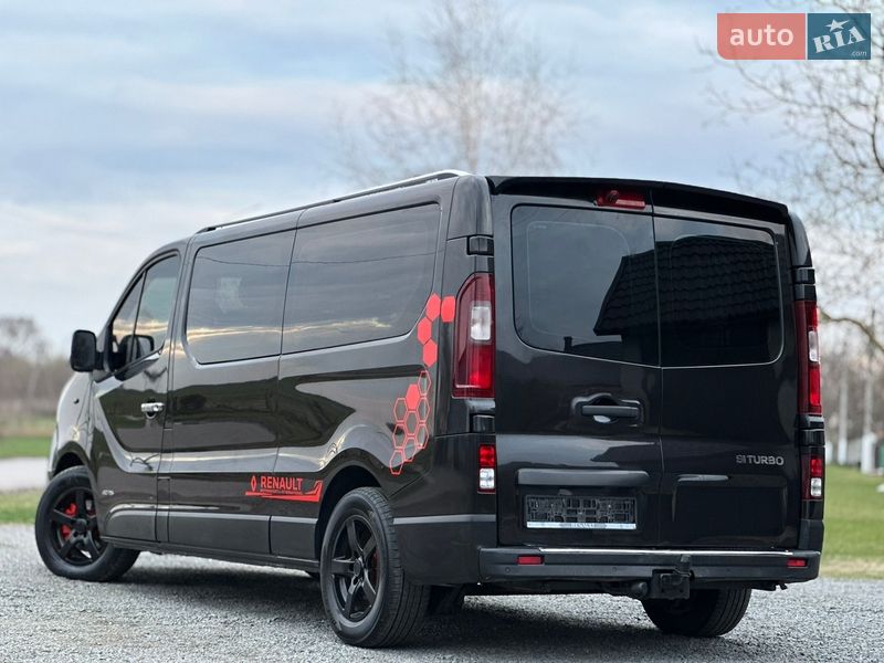 Минивэн Renault Trafic 2016 в Млинове
