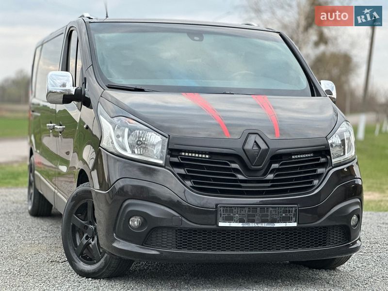 Минивэн Renault Trafic 2016 в Млинове