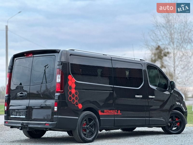 Минивэн Renault Trafic 2016 в Млинове