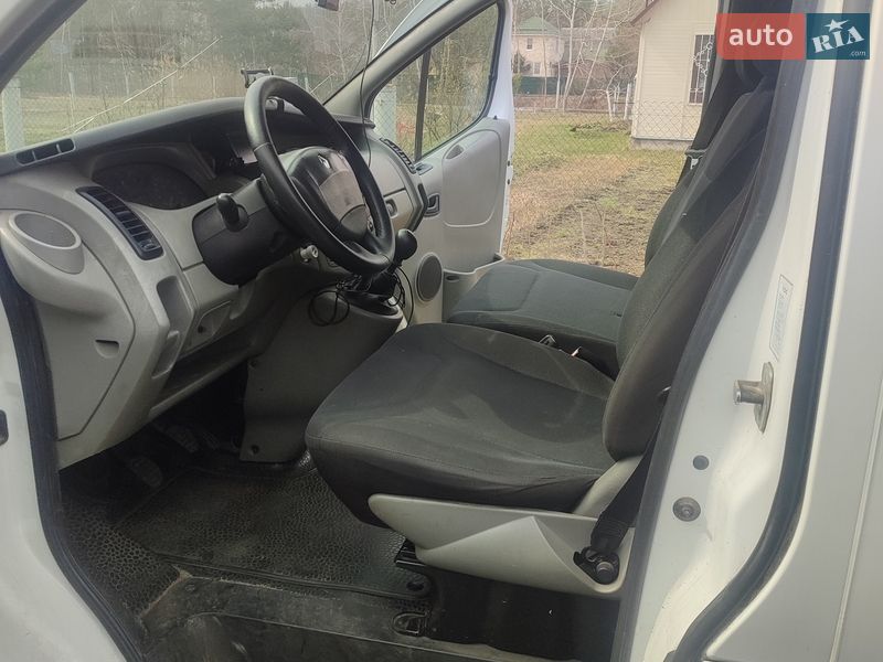 Вантажопасажирський фургон Renault Trafic 2003 в Києві