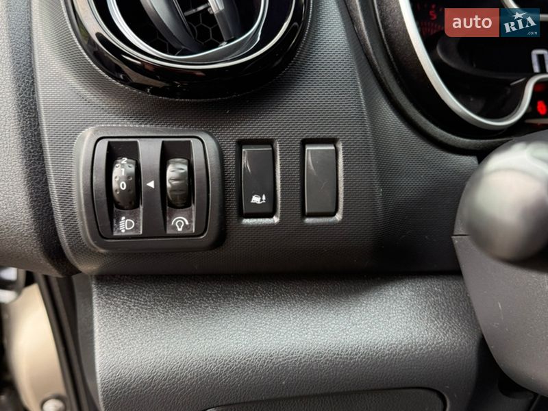 Вантажопасажирський фургон Renault Trafic 2019 в Києві фото 84 Вантажопасажирський фургон Renault Trafic 2019 в Києві