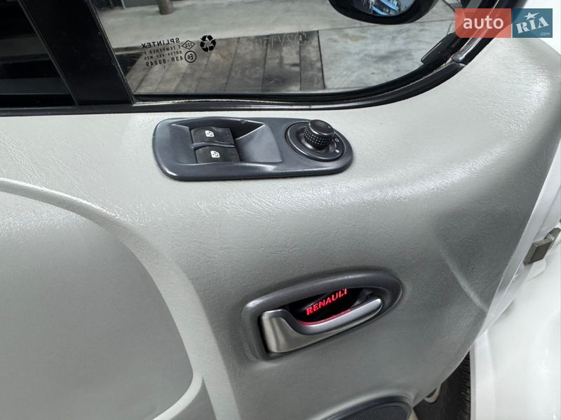 Минивэн Renault Trafic 2002 в Владимире фото 28 Минивэн Renault Trafic 2002 в Владимире