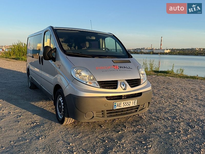 Вантажопасажирський фургон Renault Trafic 2012 в Дніпрі