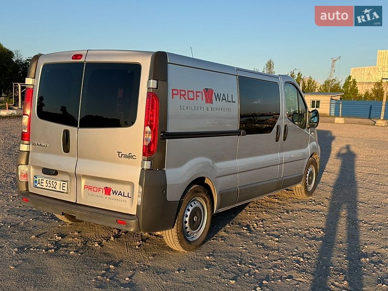 Вантажопасажирський фургон Renault Trafic 2012 в Дніпрі