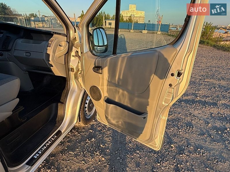 Вантажопасажирський фургон Renault Trafic 2012 в Дніпрі