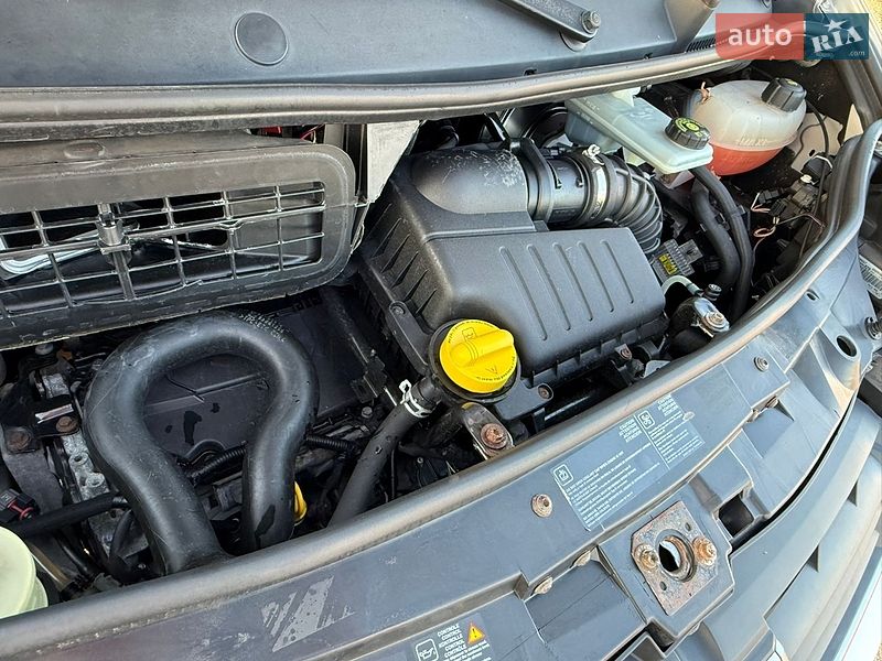 Вантажопасажирський фургон Renault Trafic 2012 в Дніпрі