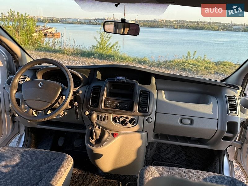 Вантажопасажирський фургон Renault Trafic 2012 в Дніпрі