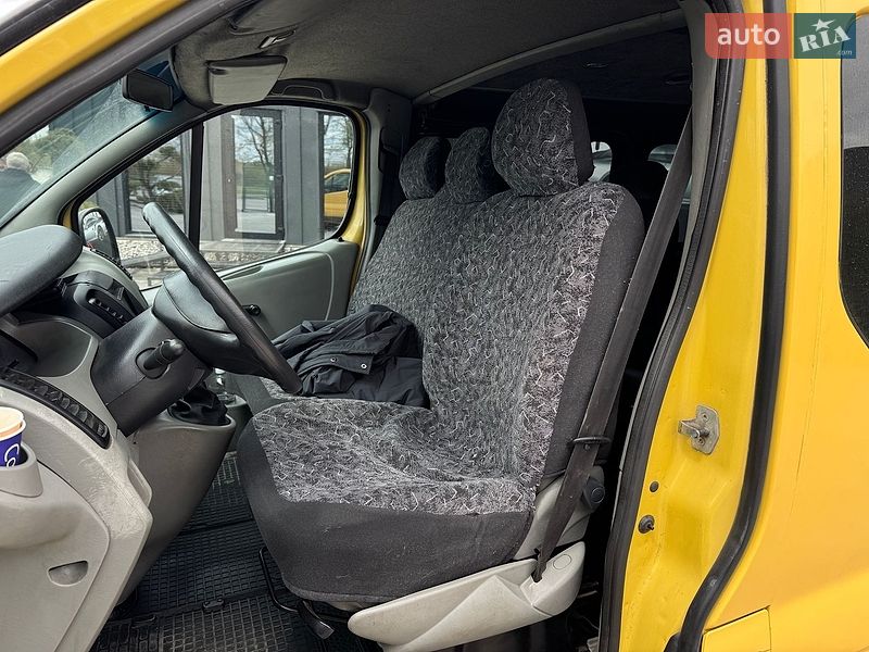 Минивэн Renault Trafic 2003 в Каменец-Подольском