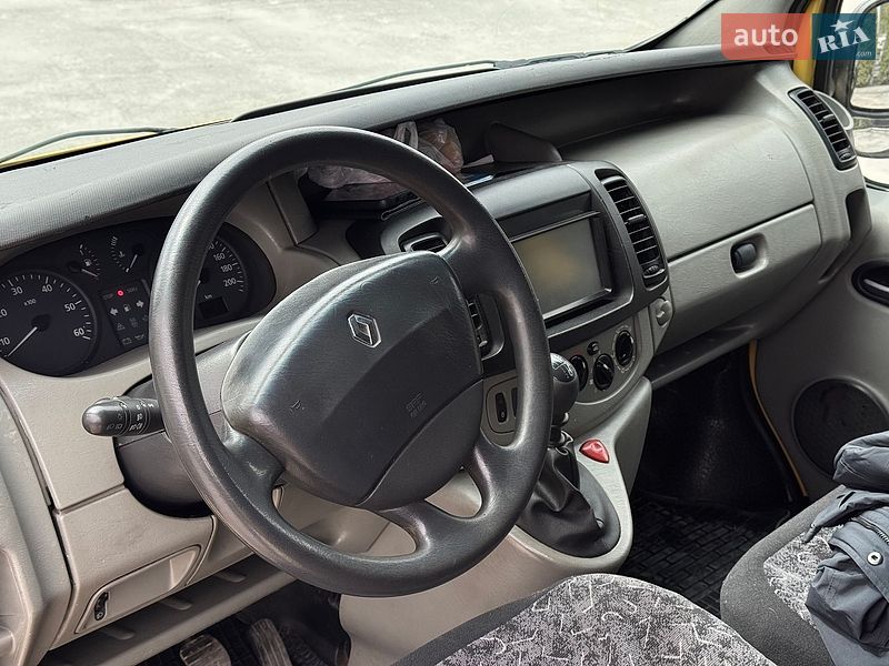 Минивэн Renault Trafic 2003 в Каменец-Подольском