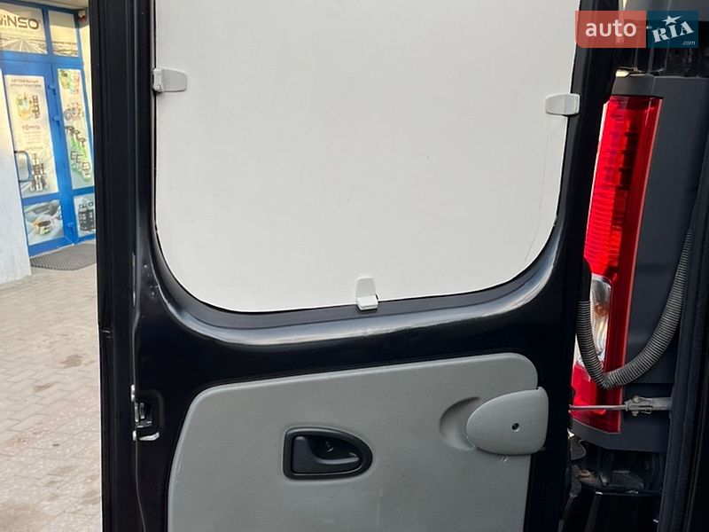 Грузовой фургон Renault Trafic 2012 в Бродах