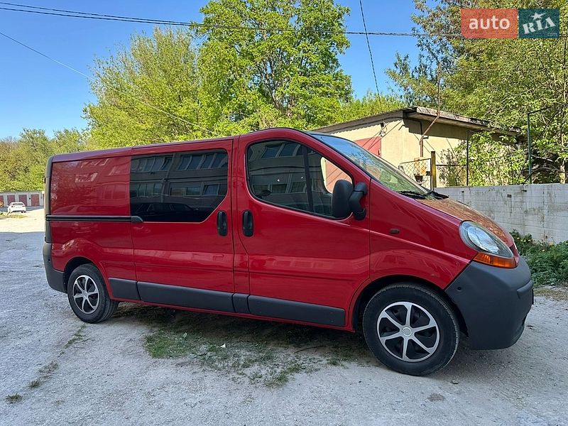 Грузопассажирский фургон Renault Trafic 2006 в Каменец-Подольском