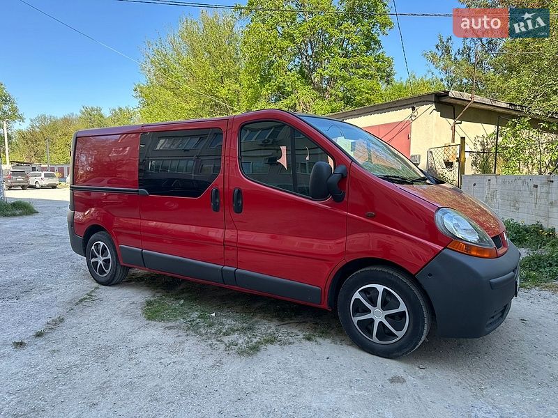 Грузопассажирский фургон Renault Trafic 2006 в Каменец-Подольском